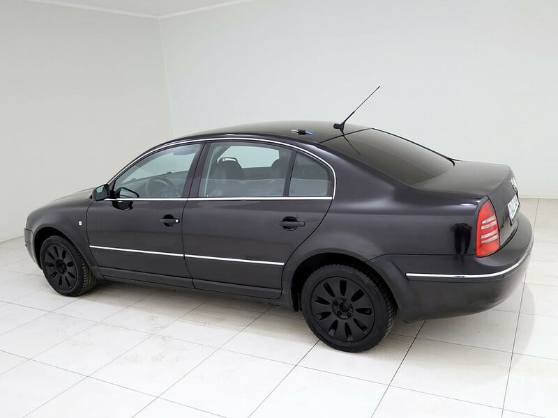 Photo 4 - Skoda Superb 2004 y Sedan