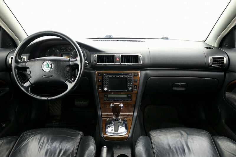 Photo 5 - Skoda Superb 2004 y Sedan