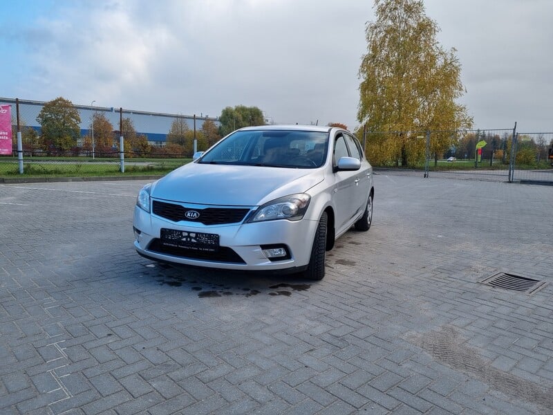 Photo 1 - Kia Cee'd 2010 y Hatchback