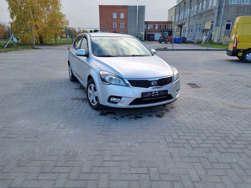 Photo 2 - Kia Cee'd 2010 y Hatchback