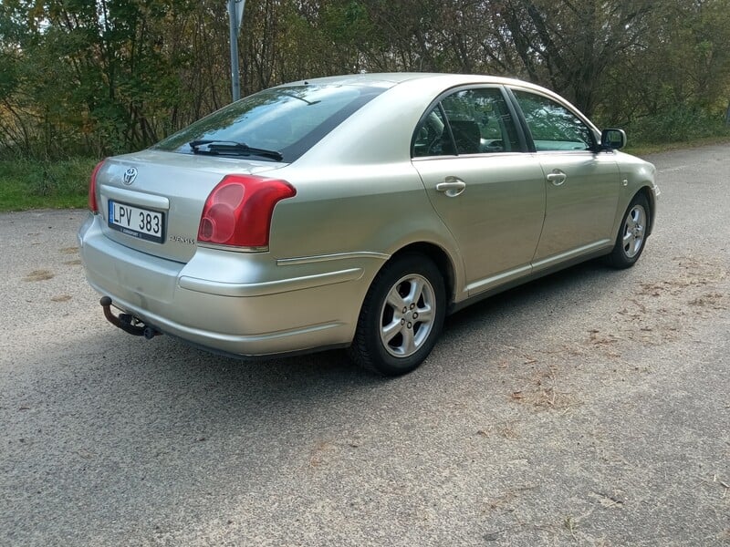 Photo 7 - Toyota Avensis 2006 y Hatchback