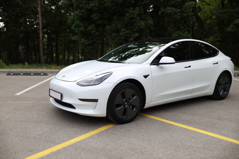 Photo 3 - Tesla Model 3 2021 y Sedan