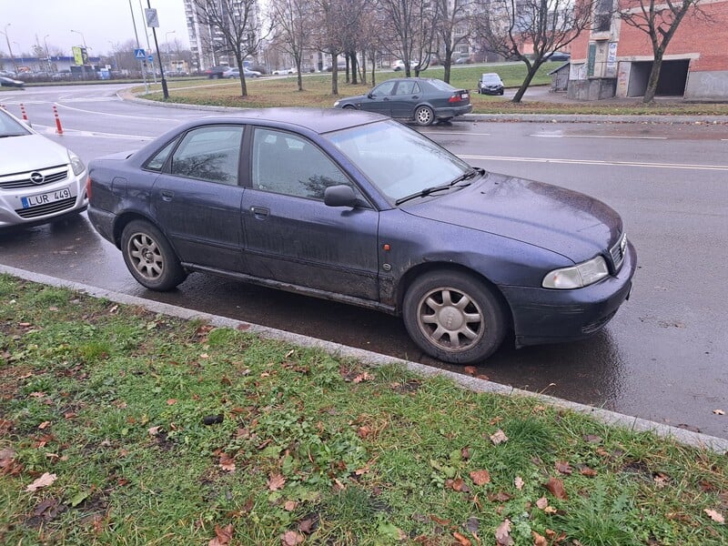 Фотография 2 - Audi A4 1997 г Седан