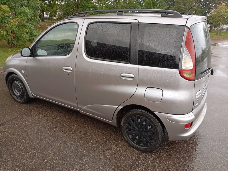 Photo 1 - Toyota Yaris Verso 2004 y Van