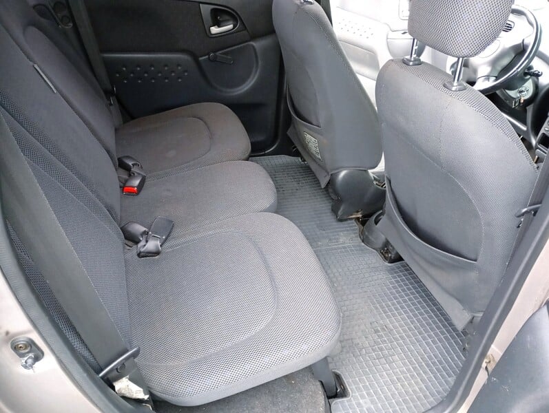 Photo 7 - Toyota Yaris Verso 2004 y Van