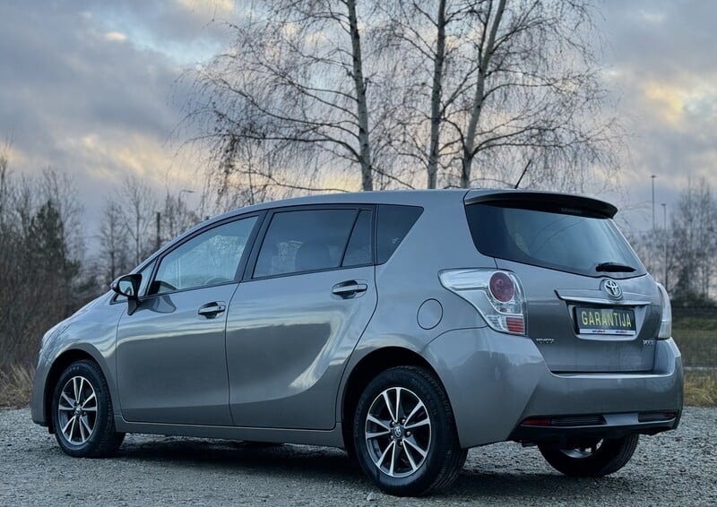 Фотография 3 - Toyota Verso 2015 г Минивэн