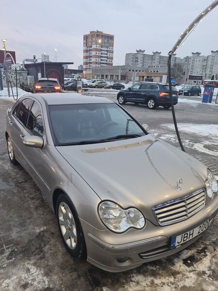 Фотография 3 - Mercedes-Benz C 200 2007 г Седан