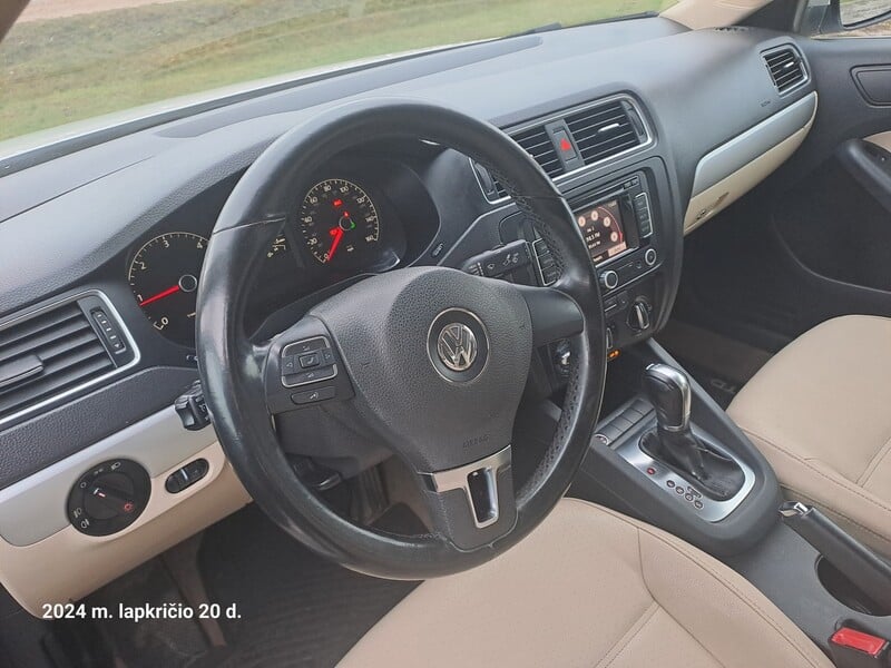 Photo 10 - Volkswagen Jetta TDI 2011 y