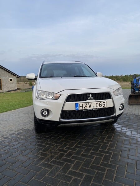 Photo 2 - Mitsubishi Outlander 2010 y Off-road / Crossover