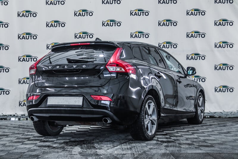 Фотография 3 - Volvo V40 2013 г Хэтчбек