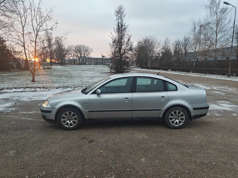 Фотография 4 - Volkswagen Passat 2001 г Седан