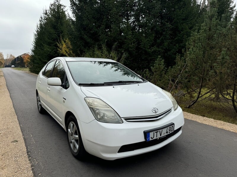 Photo 2 - Toyota Prius 2006 y Hatchback