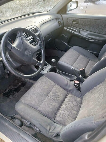 Photo 4 - Mazda 626 1998 y Hatchback