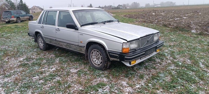 Photo 2 - Volvo 760 Gle gl 1985 y parts