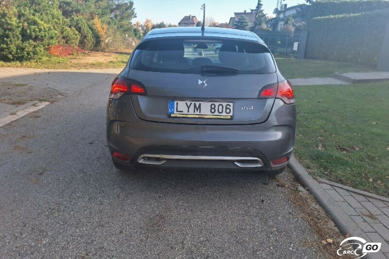 Photo 2 - Citroen DS4 2017 y Sedan