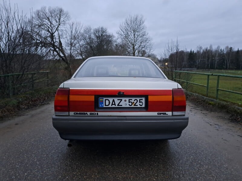 Фотография 7 - Opel Omega 1988 г Седан