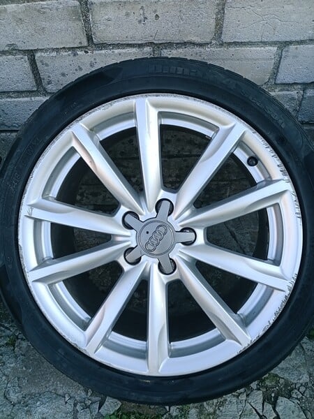 Photo 4 - Light alloy R18 rims