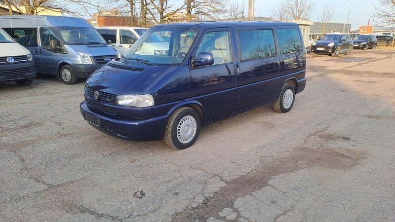 Photo 2 - Volkswagen Caravelle 2002 y Minibus