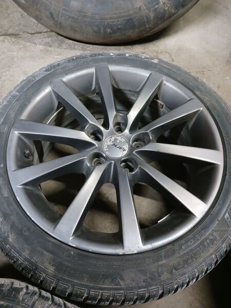 Photo 3 - Light alloy R17 rims