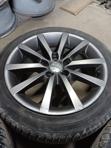 Photo 4 - Light alloy R17 rims