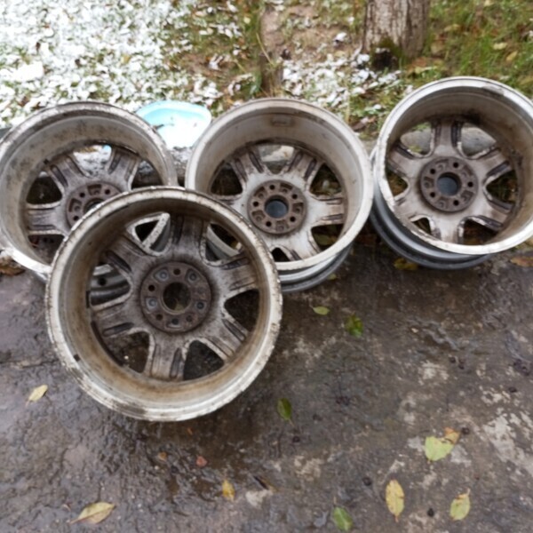 Photo 3 - Volvo V70 XC70  XC70 light alloy R16 rims