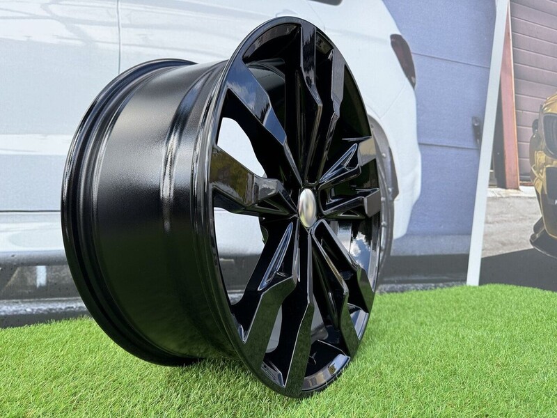 Фотография 7 - Autowheels VW Suzuka Style Tiguan, Golf литые R19 диски