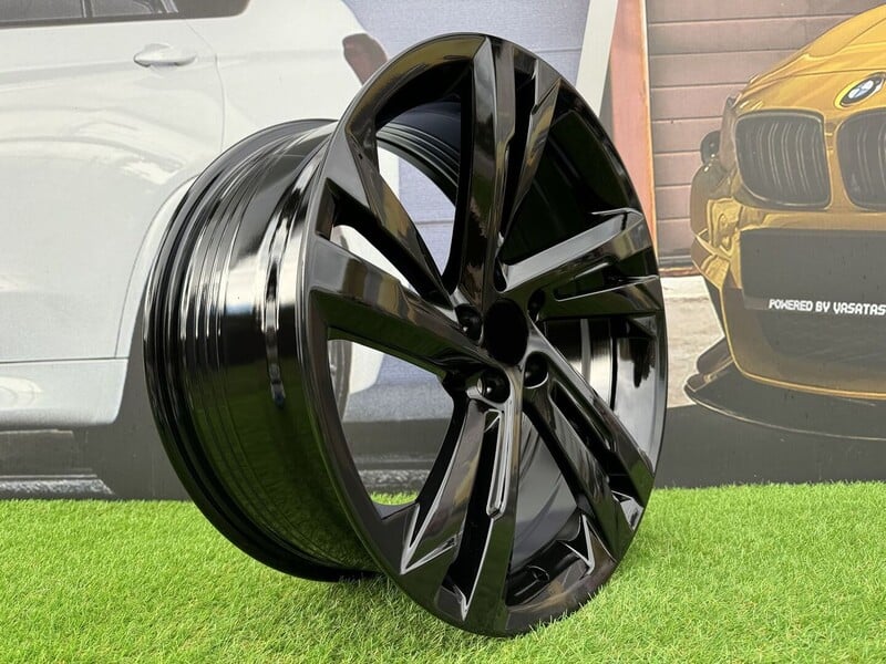 Photo 9 - Autowheels VW Valencia Style Golf, Passat light alloy R20 rims