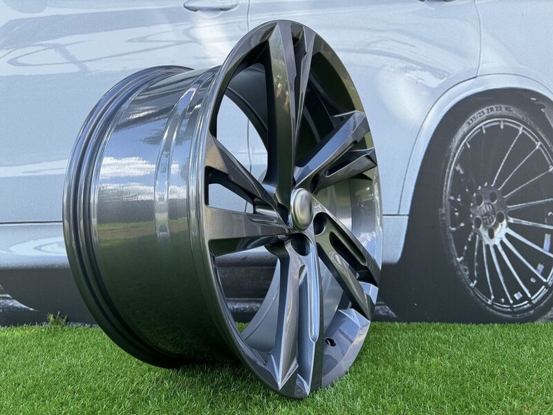 Фотография 7 - Autowheels VW Valencia Style Golf, Passat литые R19 диски