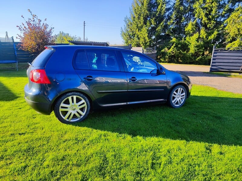 Photo 1 - Volkswagen Golf 2005 y Hatchback