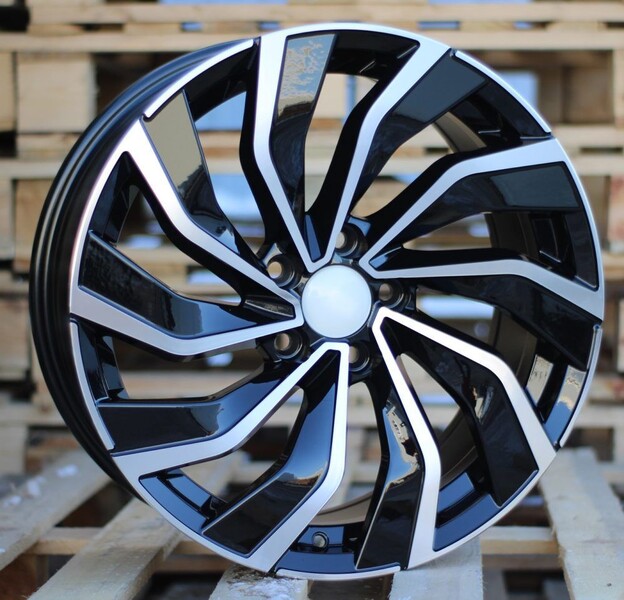 Фотография 1 - Autowheels VW Ventura Style Golf, Passat литые R17 диски