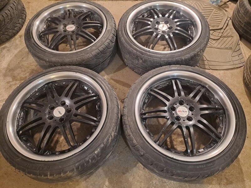 Photo 1 - Light alloy R18 rims