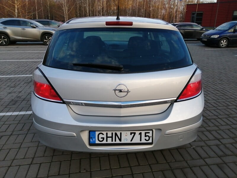 Фотография 8 - Opel Astra 2005 г Хэтчбек