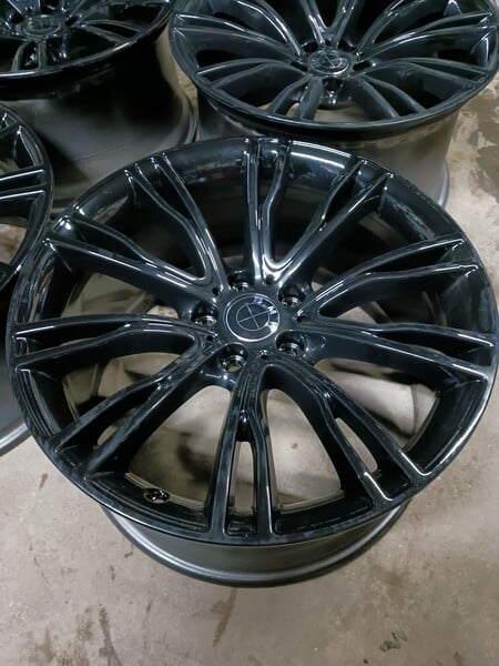 Photo 1 - BMW X5M light alloy R20 rims