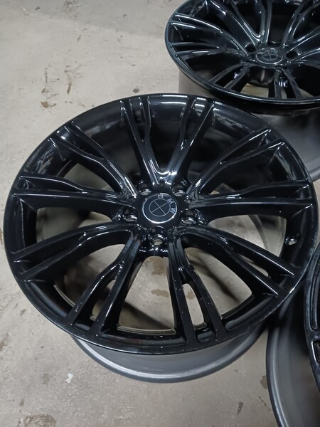 Photo 2 - BMW X5M light alloy R20 rims