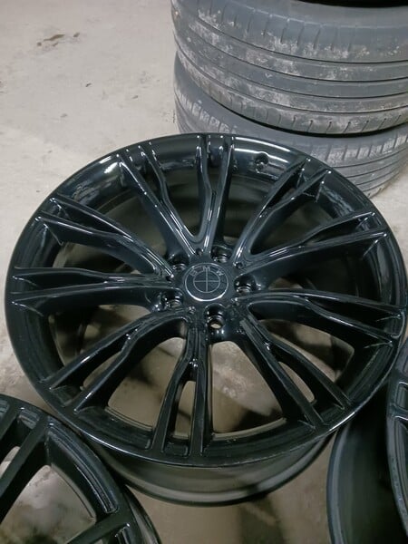 Photo 3 - BMW X5M light alloy R20 rims