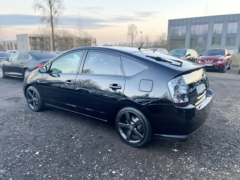 Фотография 4 - Toyota Prius 2006 г Хэтчбек