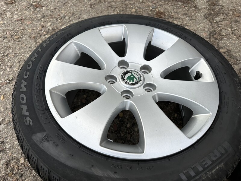 Photo 4 - Skoda Siunciam, 7J ET45 light alloy R16 rims