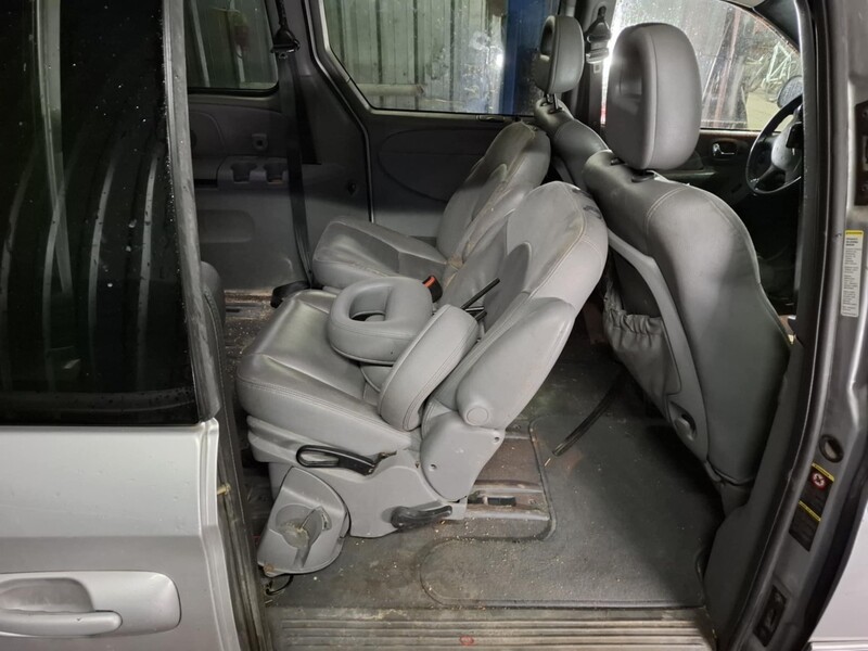 Photo 4 - Chrysler Grand Voyager IV 2004 y parts