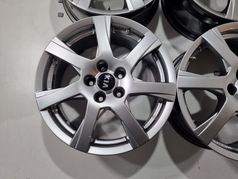 Photo 4 - KIA R17 Sportage Sportage light alloy R17 rims