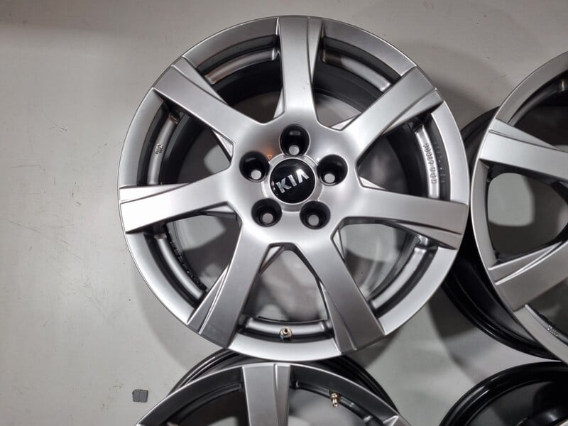 Photo 5 - KIA R17 Sportage Sportage light alloy R17 rims