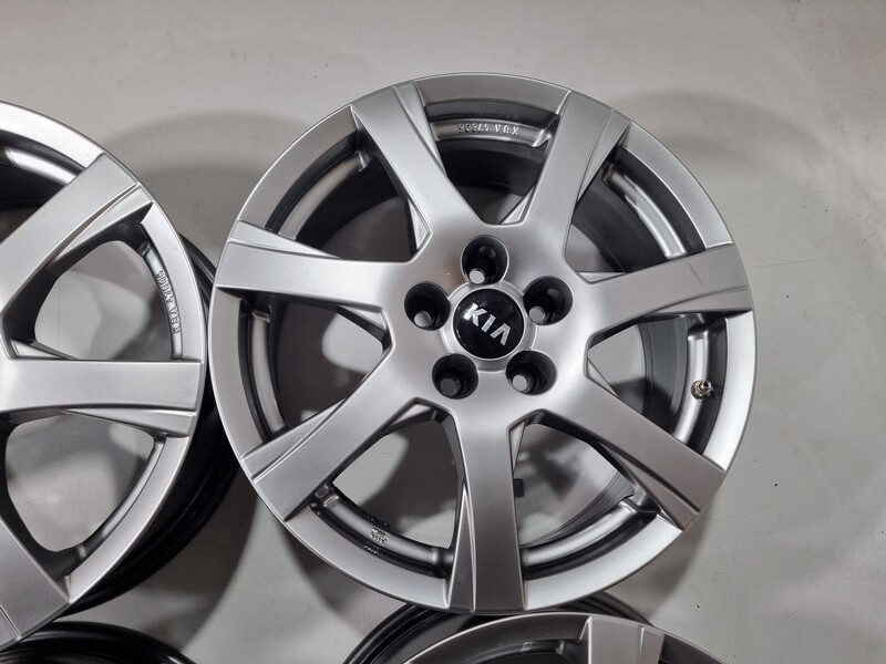 Photo 6 - KIA R17 Sportage Sportage light alloy R17 rims