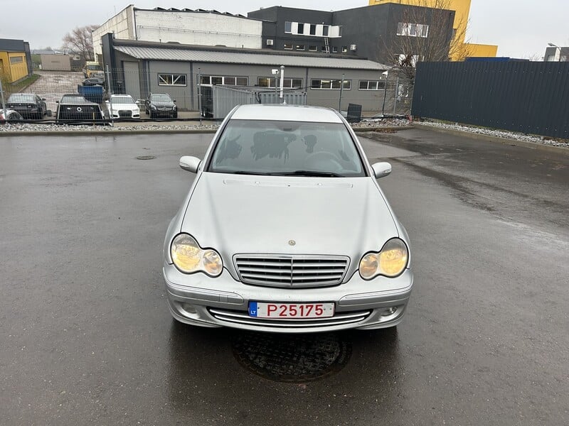 Фотография 2 - Mercedes-Benz 220 2006 г Седан