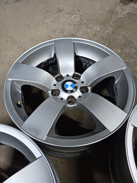 Photo 2 - BMW 530 light alloy R17 rims