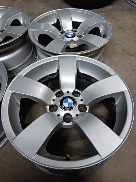 Photo 5 - BMW 530 light alloy R17 rims