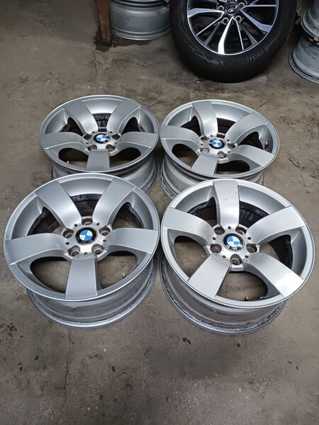 Photo 7 - BMW 530 light alloy R17 rims