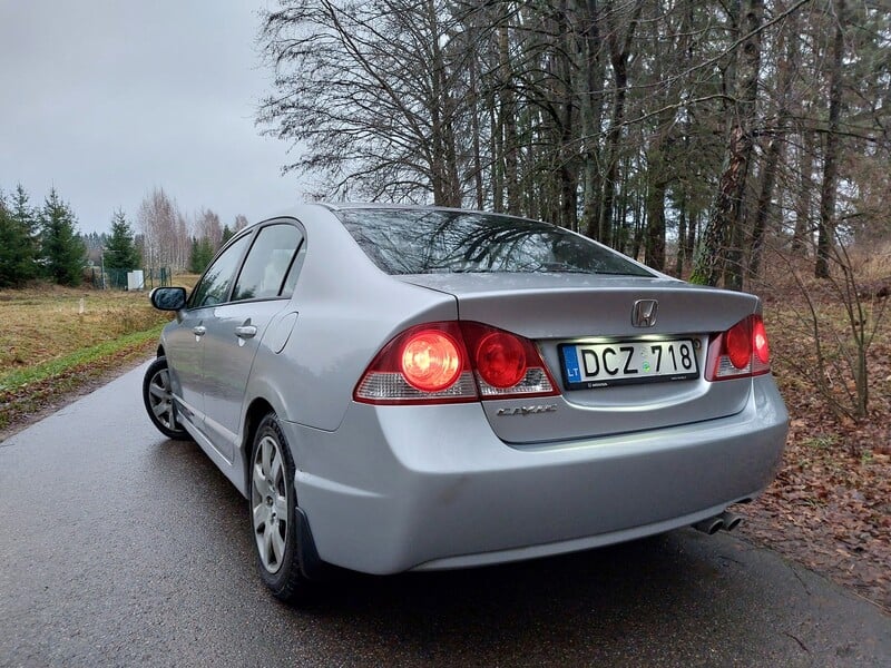 Photo 6 - Honda Civic 2007 y Hatchback