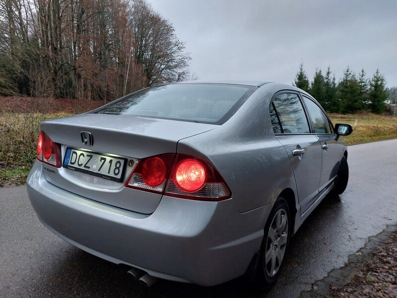 Photo 8 - Honda Civic 2007 y Hatchback