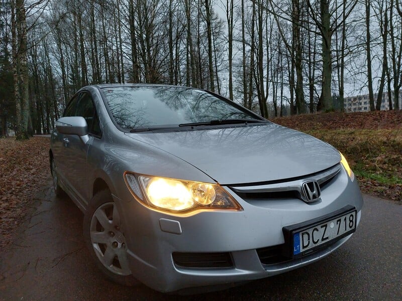 Photo 1 - Honda Civic 2007 y Hatchback