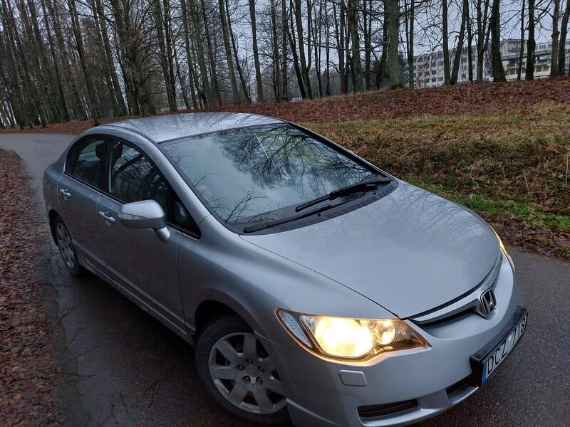 Photo 7 - Honda Civic 2007 y Hatchback