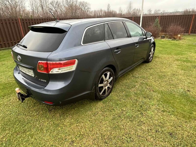 Фотография 6 - Toyota Avensis 2010 г Универсал